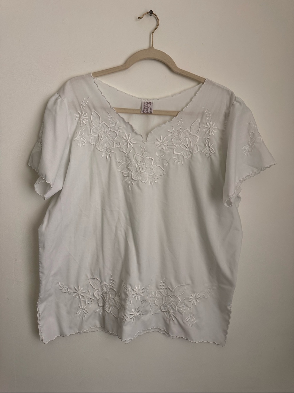 Vintage Embroidered V-Neck White Women's Top